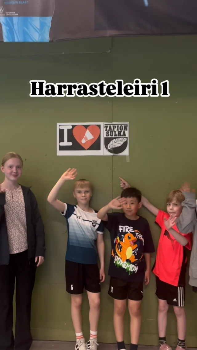 Upea kesän ensimmäinen harrastejunnujen leiri Esportissa vedettynä ✨ Viikko sisälsi paljon hienoja onnistumisia, uusia oppeja ja liikunnan riemua! Leirin kohokohtia oli mm. 9vs2 valmentajia vastaan pelattu haastematsi, ulkoleikit ja koko viikon jatkuneet joukkuekisat 🤩
Kiitos kaikille pelaajille mukana olosta ja loistavasta leirienergiasta! 

Toinen harrastejunnujen kesäleiri pidetään 28.7.-1.8. Leirille löytyy vielä paikkoja, ilmoittautumisohjeet löytyy bion linkin kautta tai nettisivuiltamme ☑️
•
A great first hobby juniors’ summer camp of the summer is now over ✨ The week included many great moments, new shots and joy of badminton! Highlights of the camp included: 9vs2 challenge match against the coaches, outdoor games and team challenges 🤩 Thank you to all the players for participating and the great camp energy!

Second hobby junior camp is on 28.7.-1.8. There is still space at the camp, see the details from the link in the bio or on our website ☑️