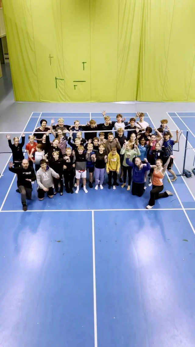 Loistava kesän kilpaleiri on saatu päätökseen Esportissa 🔥 Viikko sisälsi paljon taitoharjoittelua, mentaalisia pelejä, taktiikan analysoimista ja nelinpeliharjoitteita, sekä leiriviikon päättäneen joukkuesuunnistuksen 🤩 Kiitos kaikille pelaajille hyvästä treeniasenteesta ja leirienergiasta! Erityiskiitos vielä kaikille Espoon ulkopuolelta tulleille vierailijoille 💪🏼
•
The amazing competition players’ summer camp is now over 🔥 The week included a lot of skill practice, mental games, tactic analysis and doubles exercises, + the week ending team orienteering competition 🤩 Thank you to all players for the great training effort and camp energy! Special thanks to all the visiting players, it was great to have you in Espoo 💪🏼
•
•
•
•
#sulkapallo #espooliikkuu #nuorisuomi #espoo #tapionsulka #badminton#bulutangkis #badmintontraining #esportcenter #forzaTS #kesäleiri #summercamp
